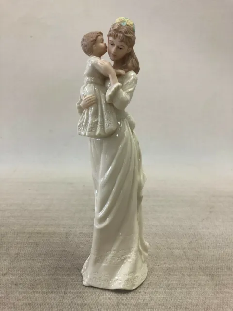 Vintage Figurine Georgina From The Regal Collection no:P118