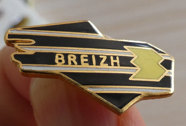 pin's média / radio RTL (zamac doré signé Decat) longueur: 2,7 cm