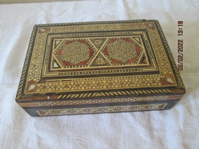 Boîte à Bijoux En Bois Verni Décorée à La Main - Motif Floral Et Paille - Vintage Et Unique