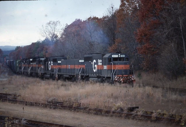 B&M BOSTON AND MAINE Railroad Train Locomotive 300 Original 1988 Photo Slide