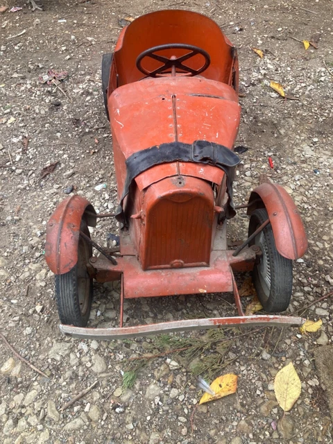 voiture à pédales ancienne en tole de 1930 Bugatti Eureka