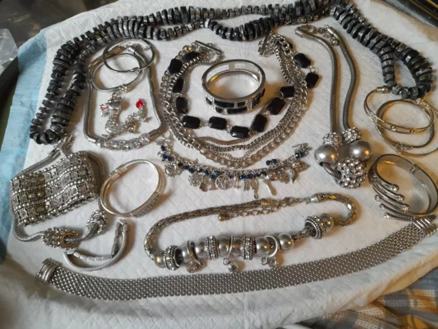 Large Lot Silver Tone Costume Jewellery/Mixed Ages/Necklaces/Bangles+ More