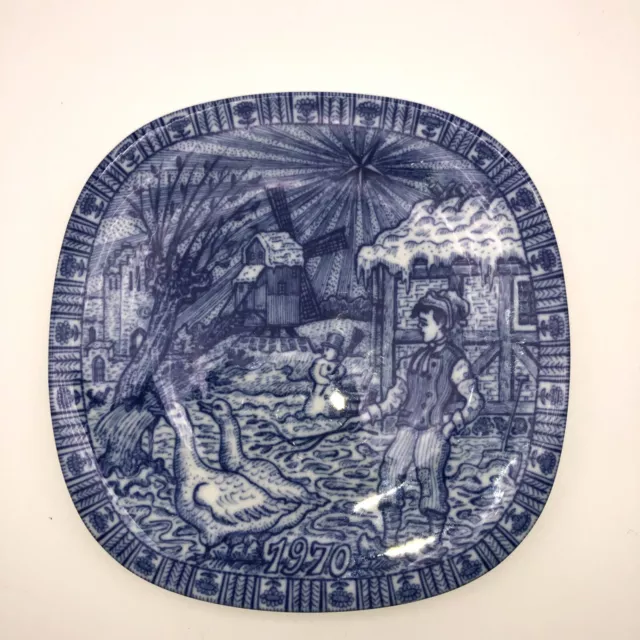 Julen Rorstrand Christmas Plate 1970, Sweden, Cobalt Blue, Boy with Geese, 7 5/8