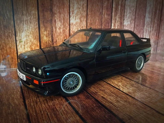 BMW M3 E30 Sport Évolution Noir 1/18 Autoart