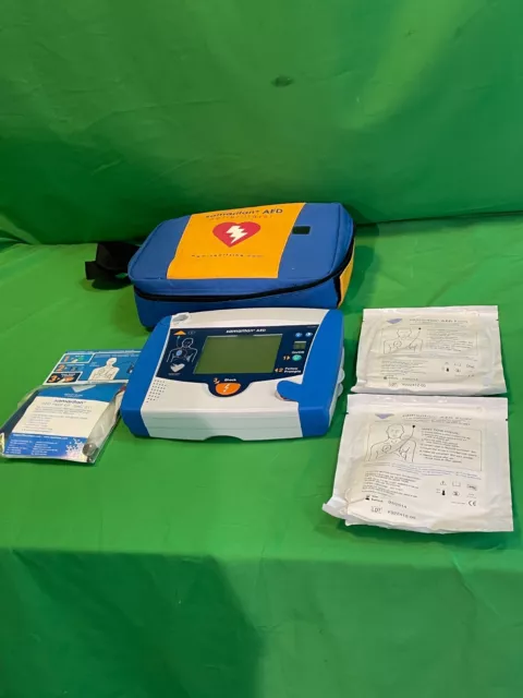 HEARTSINE Samaritan AED with accessories shown *battery dead* (H2-E)