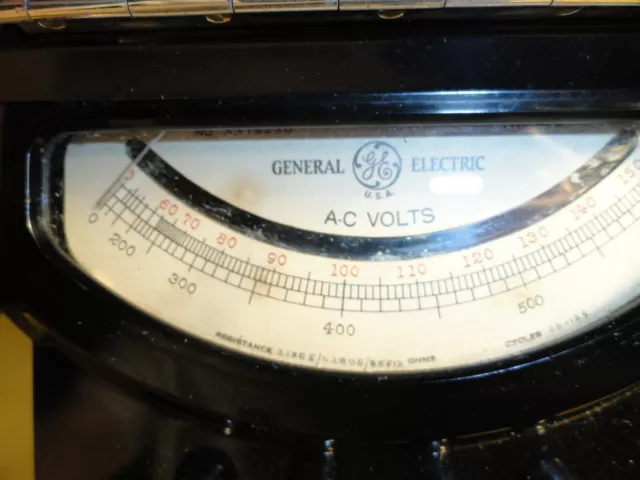 Vintage G.E. (General Electric) AC VOLTS METER MODEL 8AP9VBM9 WITH LEATHER CASE