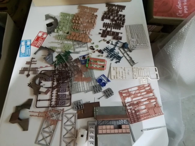 Lot Décorations Train HO 1/87 – Planches Murs Et Panneaux – LQ1751