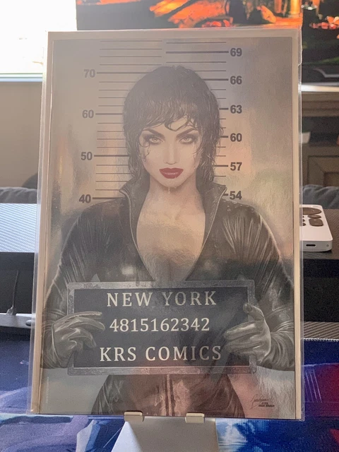 Catwoman 47 Natali Sanders Nycc Excl Foil Virgin Variant Batman Harley Quinn Nm