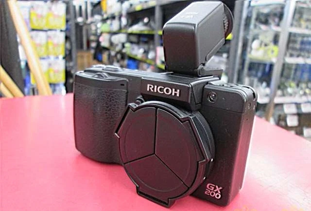 RICOH Model Number: GX200 VF kit Compact Digital Camera Used in Japan