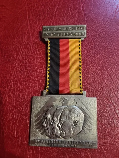 Wander Orden Medaille Volksmarsch 1973 In Ensdorf/Saar Präsidenten (1)