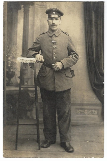 Foto-AK Portrait Eisernes Kreuz 2. Klasse Verleihung Schulterklappe feldgrau ww1