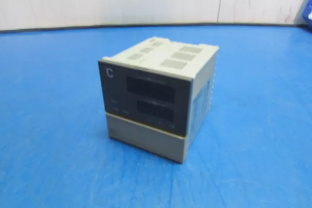 OMRON E5AX-PRR /#R D75R 1022 temperature controller