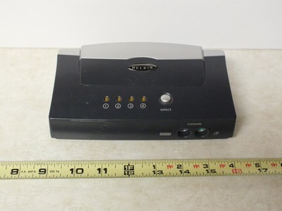 Belkin 4-port F1DB104P Commutateur KVM-OmniView Série E 