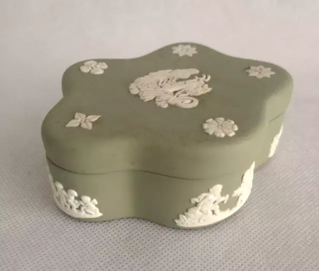 WEDGWOOD Jasperware Superbe bonbonnière Boîte verte forme nuage Scène antique