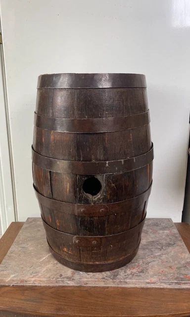 Ancien Tonneau Fût En Chêne Avec Cerclage En Fer – Déco Cave Vigne