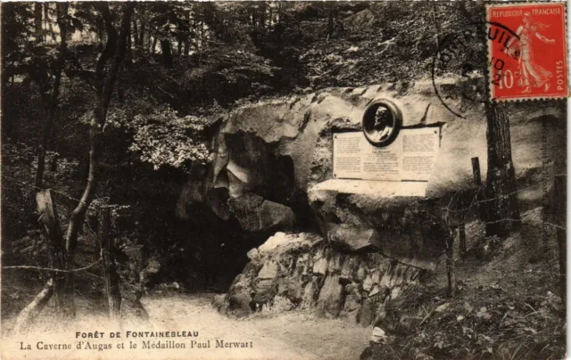 CPA Foret de FONTAINEBLEAU - La Caverne d'Augas et le Medaillon Paul (249043)