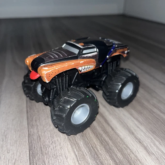 HOT WHEELS MONSTER Jam Monster Truck Monster Mutt Rottweiler 1:64 cane ...