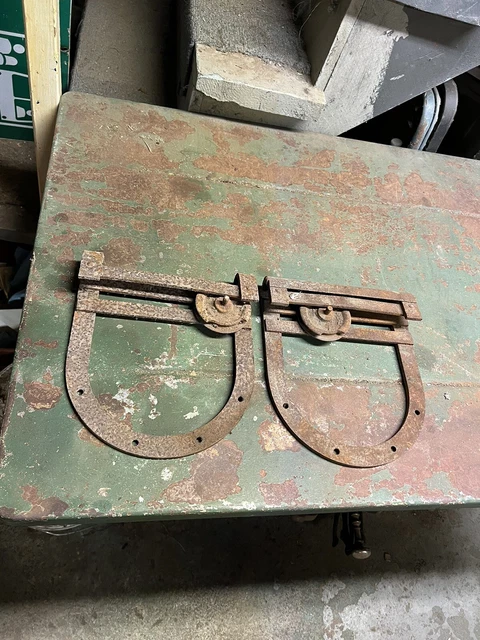 Antique Old Horseshoe U Shaped cast iron Barn Door Rollers Hangers Pair Set USA