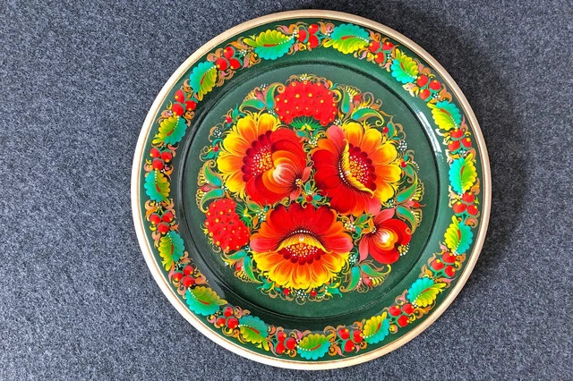Decorative wood plate with hand-painted|Wall Ukrainian plate made of alder wood