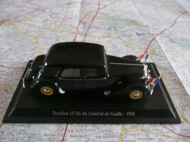 CITROËN Traction 15 Six Général De Gaulle 1954  Universal Hobbies 1/43 sur socle