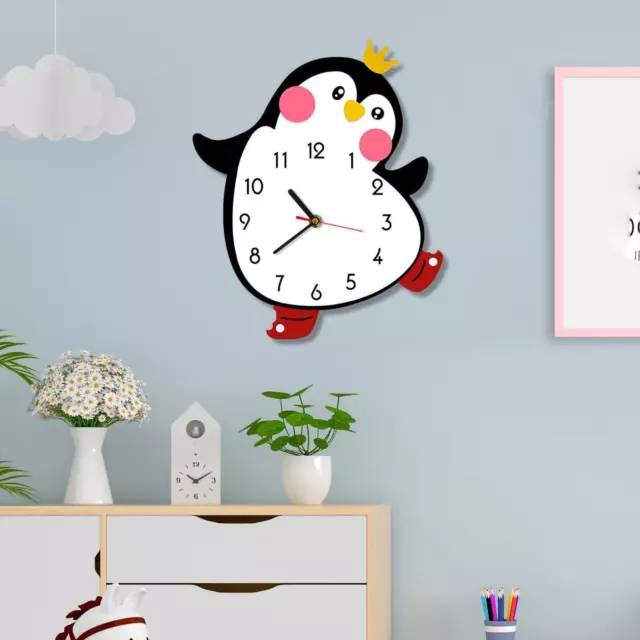 Horloge murale suspendue en bois, décor petit pingouin, jolie 25x30cm pour