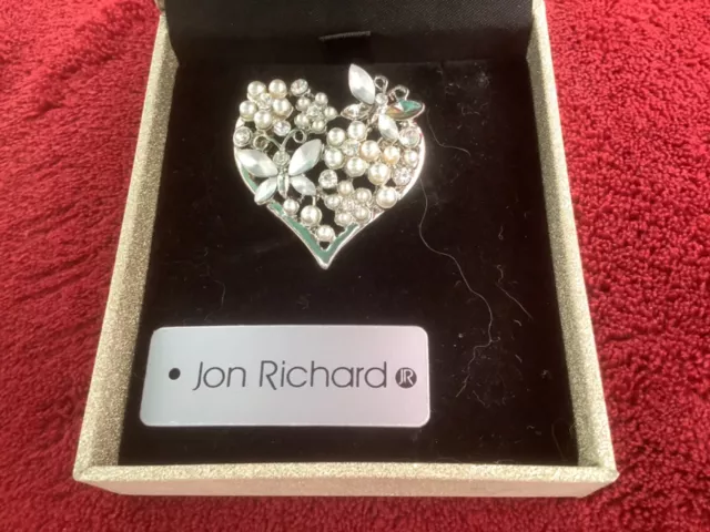 Jon Richard pearl heart brooch             (RW)