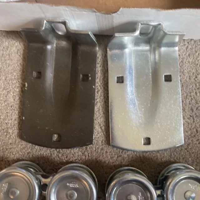 National Hardware N112-102 5005 Box Rail Hangers in Zinc (set of 2) 3