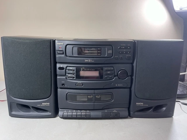 Sanyo Dc-D9U Stereo System With 2 Speakers 3 Cd Changer Dual Cassette Am/Fm Sanyo Dc-D9U Stereo System With 2 Speakers 3 Cd Changer Dual Cassette Am/Fm