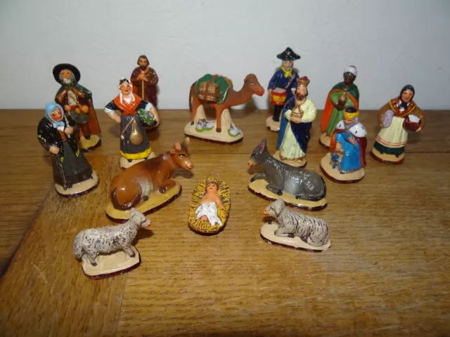 Belle Crèche de 15 Santons de Provence en Terre Cuite par Edwige Aigon  6,3 cm
