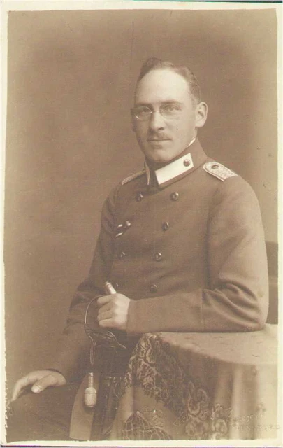 Offiziers-Portrait mit Degen, Foto-Postkarte, Hofftotograf Hinz, Flensburg
