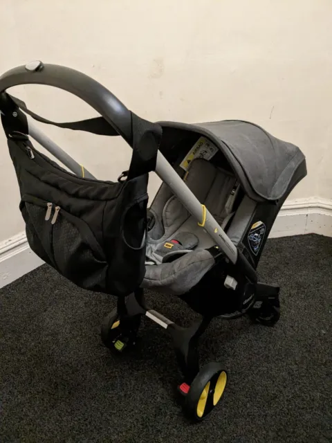 Grey Doona stroller with accessories in amazing condition