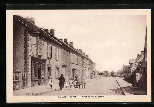 CPA Fours, Avenue de la gare
