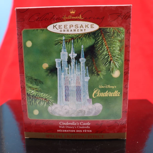 VINTAGE Hallmark Keepsake Ornament, Walt Disneys Cinderella's Castle, 2001 NRMT