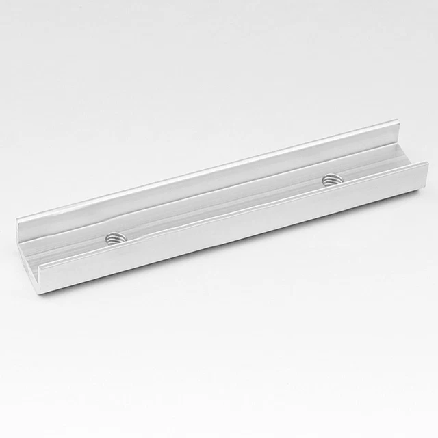 Conector de riel solar color plateado para una instalación estéticamente agradable