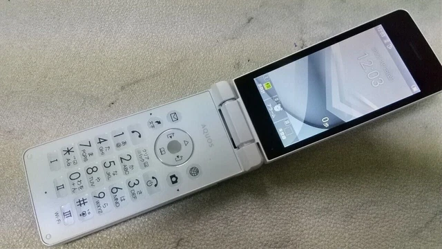 SHARP AQUOS Keitai 4 - Téléphone Clapet Android Blanc - Débloqué, Occasion