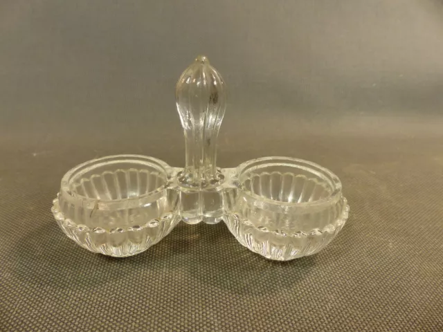 Ancienne salière service à condiment de table en verre sculpté vintage