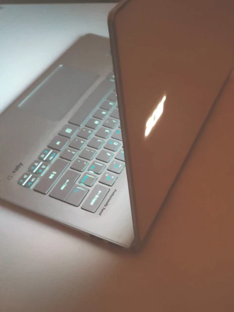 Acer Aspire S7 i5 @ 1.80GHz 256GB SSD 4GB RAM  Webcam Wifi Laptop