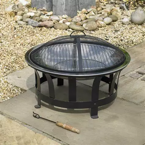 Kingfisher Riscaldatore da giardino rotondo per esterni pozzo del fuoco nero in acciaio con barbecue e coperchio