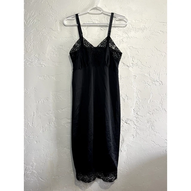 Fond de robe midaxi en dentelle satin à col en V | BLACK | Robes | M&S LU Fond de robe midaxi en dentelle satin à col en V | BLACK | Robes | M&S LU