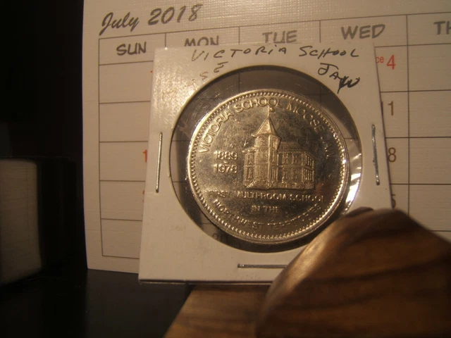 VICTORIA SCHOOL-MOOSE JAW 1978 MOOSE JAW DOLLAR Token -Band Capital of North A.