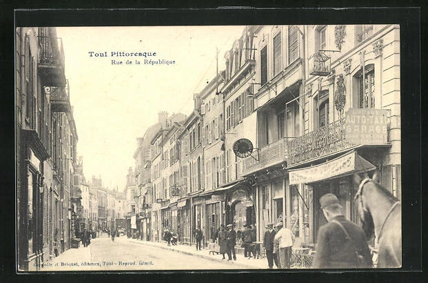 CPA Toul, Rue de la République, vue de la rue 1911