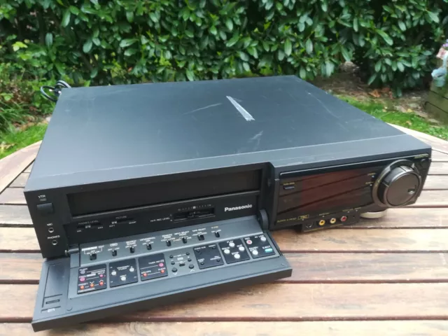 PANASONIC NV-FS200 High-End SUPER VHS Videorecorder - SUPER 4-HEAD --LESEN--