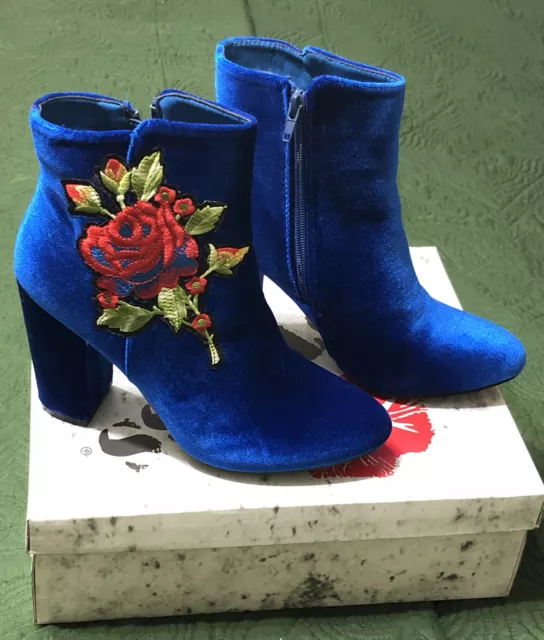 NIB Hot Kiss Patchy FUN Blue Velvet Party Valentine's Weddings Ankle Boots