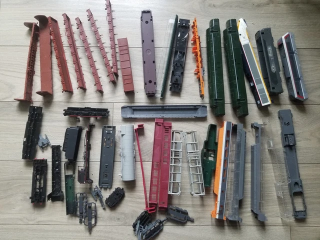 JOUEF HO 1/87 8 caisses et châssis nus avec vitrage pour voiture livrée