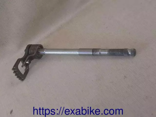 axe de roue arriere pour Hyosung GF 125  de 1999 a 2005