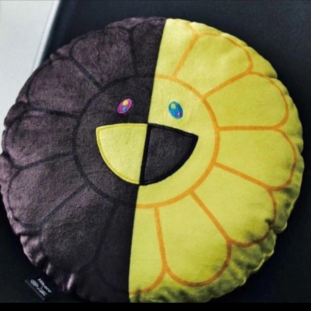 TAKASHI MURAKAMI X YOUTUBER HIKARU FLOWER CUSHION TONARI NO