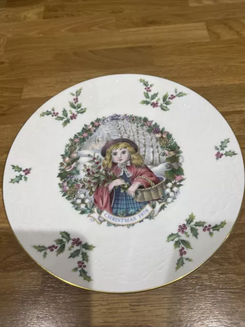 Vintage Royal Doulton Christmas  1978 Plate Decorative Display Collectors