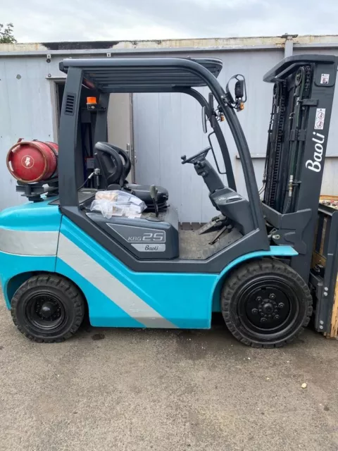 Forklift - Gas 2.5 Ton