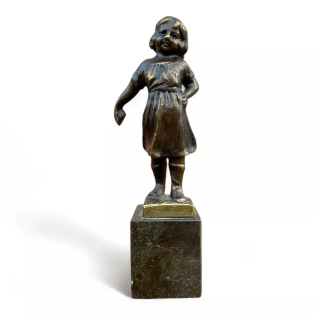 Bronze Figur Mädchen Kind  von M. Bauer  14,5 cm Top Zustand