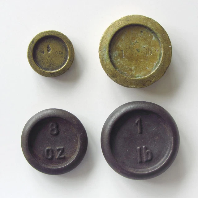 4 alte Gewichte aus Metall: 4 OZ (Unzen), 8 OZ, 2x 1 lb (Pfund) - vintage